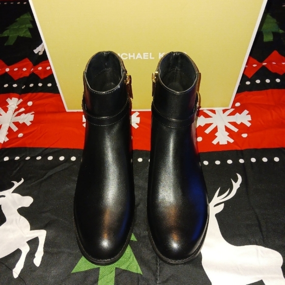 Michael Kors Finley Flat Leather Booties - Picture 2 of 12